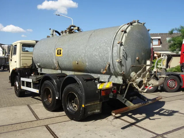 Mercedes-Benz MB 2222 6X4 WATERTANKER WITH PUMP - Truk tangki: gambar 3 Mercedes-Benz MB 2222 6X4 WATERTANKER WITH PUMP - Truk tangki: gambar 3