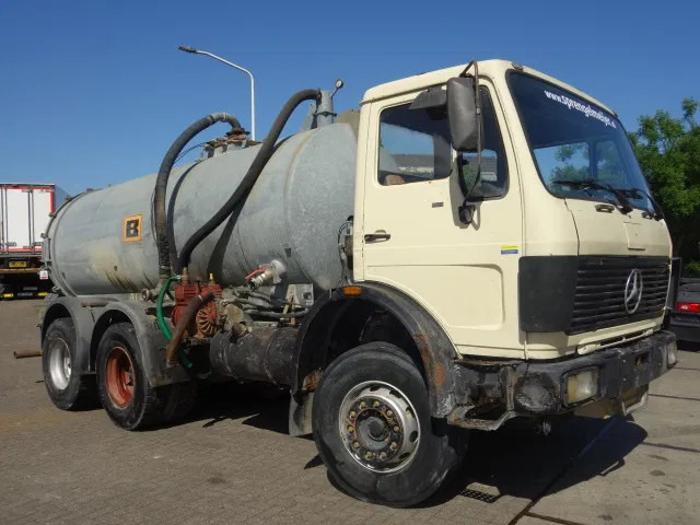 Mercedes-Benz MB 2222 6X4 WATERTANKER WITH PUMP - Truk tangki: gambar 1 Mercedes-Benz MB 2222 6X4 WATERTANKER WITH PUMP - Truk tangki: gambar 1