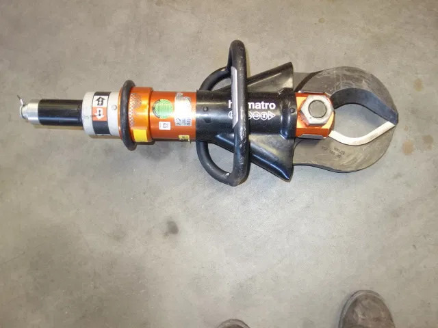 Mercedes-Benz holmatro - Truk pemadam kebakaran: gambar 1 Mercedes-Benz holmatro - Truk pemadam kebakaran: gambar 1