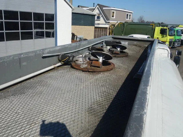 Volvo FL 240 220PK 12000 LITER STEELSPRINGS - Truk tangki: gambar 4 Volvo FL 240 220PK 12000 LITER STEELSPRINGS - Truk tangki: gambar 4