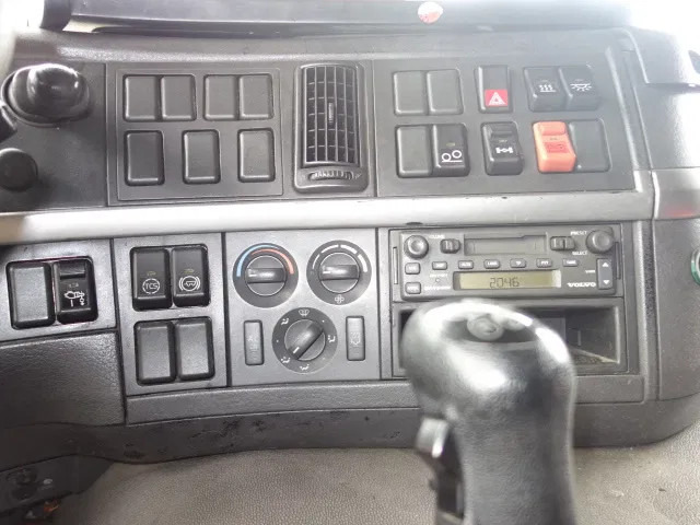 Volvo FM 12 18500liter tank,AIRCO,MANUAL GEARBOX - Truk tangki: gambar 4 Volvo FM 12 18500liter tank,AIRCO,MANUAL GEARBOX - Truk tangki: gambar 4