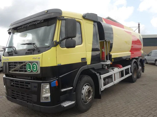 Volvo FM 12 18500liter tank,AIRCO,MANUAL GEARBOX - Truk tangki: gambar 1 Volvo FM 12 18500liter tank,AIRCO,MANUAL GEARBOX - Truk tangki: gambar 1