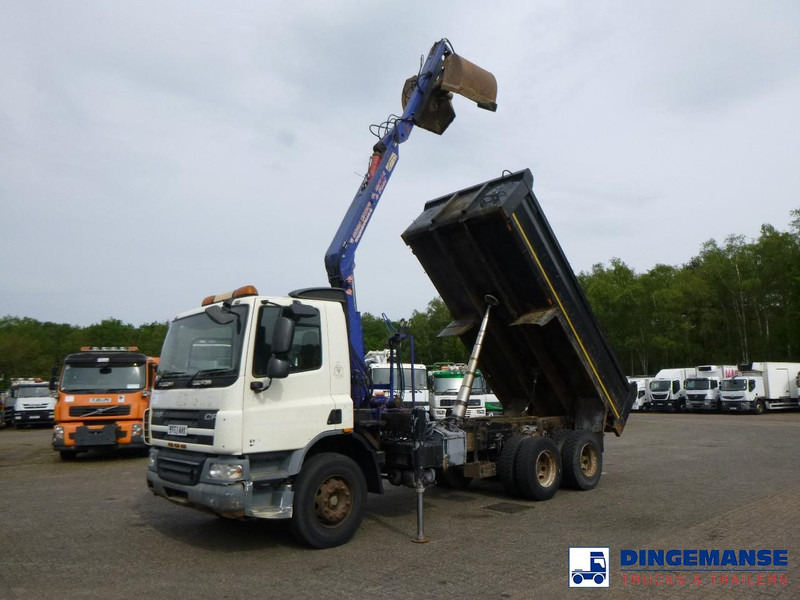 DAF CF 75.310 6x4 RHD tipper + HMF 1144 K-1 + grapple - Truk derek: gambar 1 DAF CF 75.310 6x4 RHD tipper + HMF 1144 K-1 + grapple - Truk derek: gambar 1