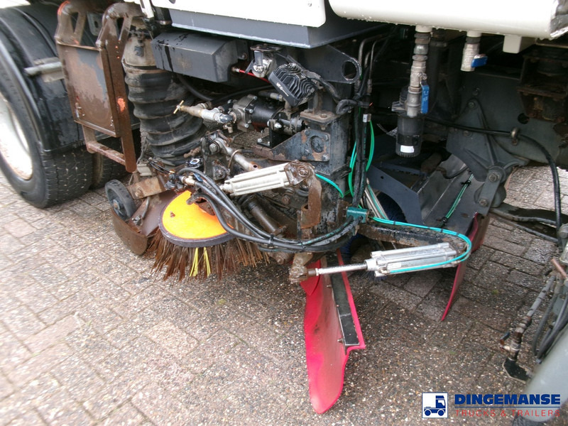 DAF LF 55.220 4x2 Scarab sweeper - Penyapu jalan: gambar 5 DAF LF 55.220 4x2 Scarab sweeper - Penyapu jalan: gambar 5