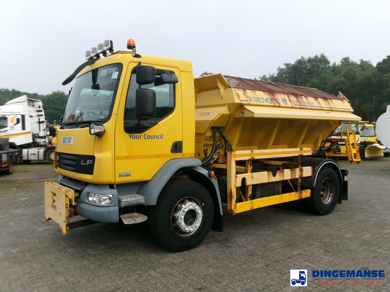 DAF LF 55.250 4X2 RHD gritter - Truk bajak salju: gambar 1 DAF LF 55.250 4X2 RHD gritter - Truk bajak salju: gambar 1