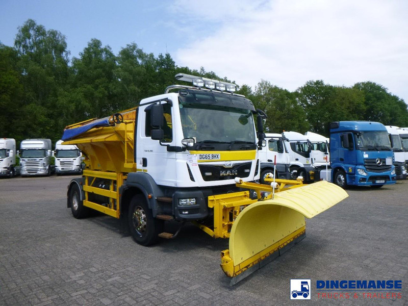MAN TGM 18.290 4X4 RHD gritter / snow plough - Truk bajak salju: gambar 2 MAN TGM 18.290 4X4 RHD gritter / snow plough - Truk bajak salju: gambar 2