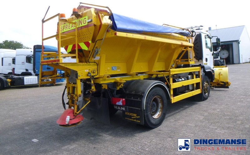 MAN TGM 18.290 4X4 RHD gritter / snow plough - Truk bajak salju: gambar 4 MAN TGM 18.290 4X4 RHD gritter / snow plough - Truk bajak salju: gambar 4