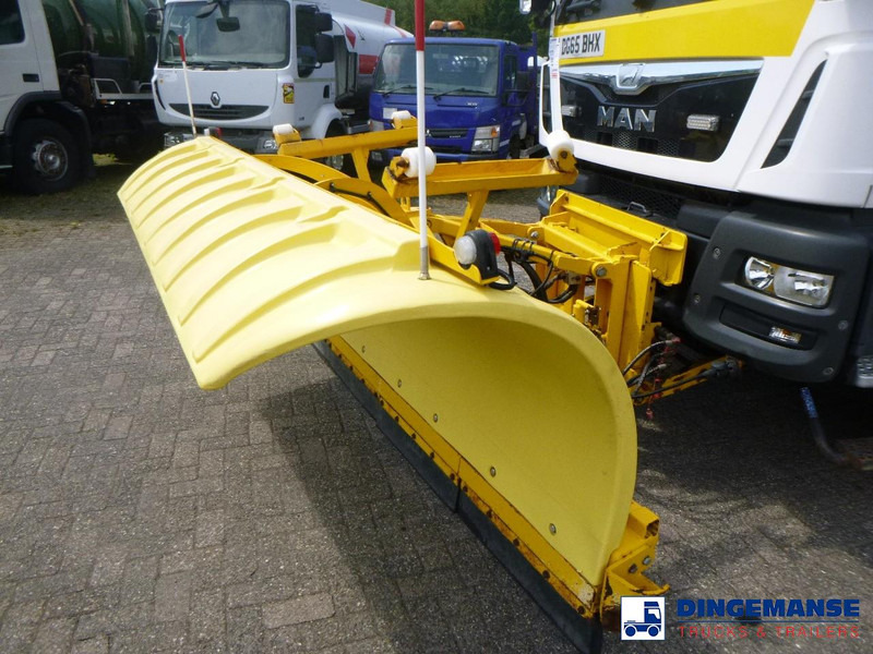 MAN TGM 18.290 4X4 RHD gritter / snow plough - Truk bajak salju: gambar 5 MAN TGM 18.290 4X4 RHD gritter / snow plough - Truk bajak salju: gambar 5