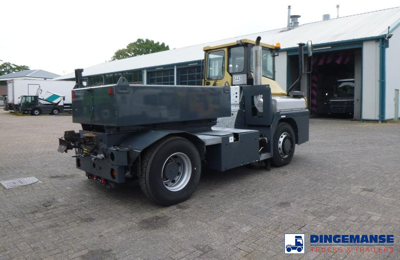 MOL RM 255 4X4 terminal drawbar tractor 150 ton - Traktor terminal: gambar 4 MOL RM 255 4X4 terminal drawbar tractor 150 ton - Traktor terminal: gambar 4