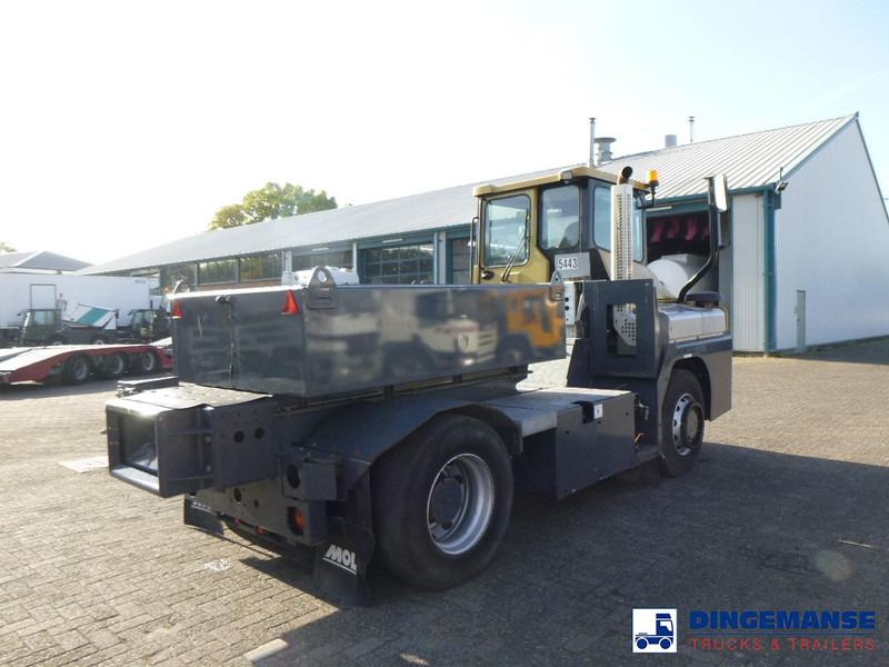 MOL RM 255 4X4 terminal drawbar tractor 150 ton - Traktor terminal: gambar 4 MOL RM 255 4X4 terminal drawbar tractor 150 ton - Traktor terminal: gambar 4