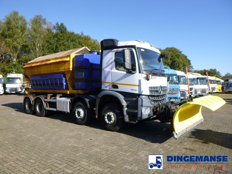 Mercedes-Benz Arocs 3240 8x4 RHD Schmidt snow plough / gritter - Truk bajak salju: gambar 2 Mercedes-Benz Arocs 3240 8x4 RHD Schmidt snow plough / gritter - Truk bajak salju: gambar 2
