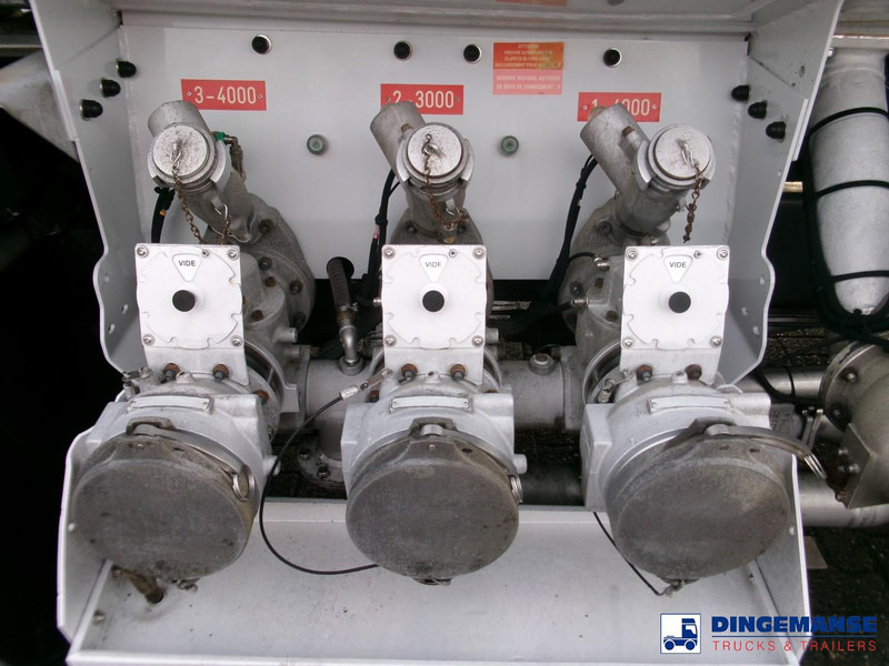 Renault Midlum 280 4x2 fuel tank 11.5 m3 / 3 comp / ADR 07/06/24 - Truk tangki: gambar 5 Renault Midlum 280 4x2 fuel tank 11.5 m3 / 3 comp / ADR 07/06/24 - Truk tangki: gambar 5