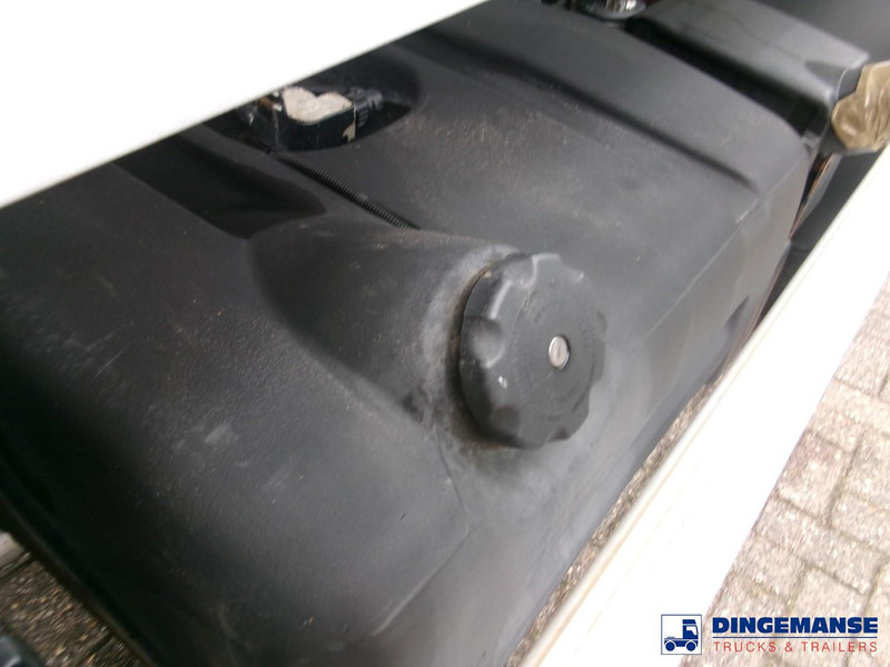 Renault Midlum 280 Dxi 4x2 fuel tank 11.3 m3 / 3 comp - Truk tangki: gambar 5 Renault Midlum 280 Dxi 4x2 fuel tank 11.3 m3 / 3 comp - Truk tangki: gambar 5