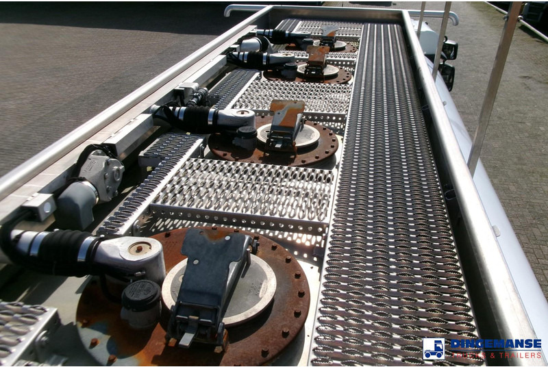 Truk tangki Renault Premium 270 4x2 fuel tank 13.7 m3 / 4 comp: gambar 15 Truk tangki Renault Premium 270 4x2 fuel tank 13.7 m3 / 4 comp: gambar 15