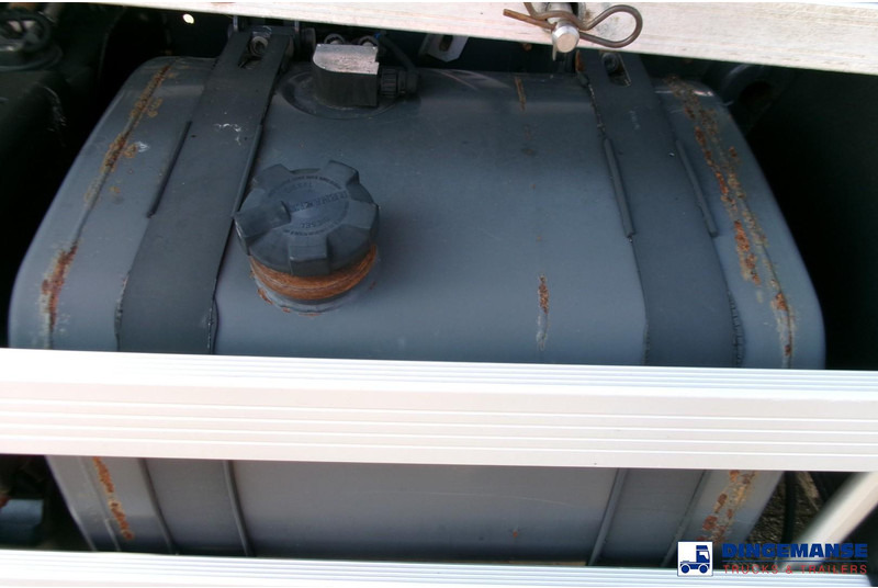 Truk tangki Renault Premium 270 4x2 fuel tank 13.7 m3 / 4 comp: gambar 7 Truk tangki Renault Premium 270 4x2 fuel tank 13.7 m3 / 4 comp: gambar 7