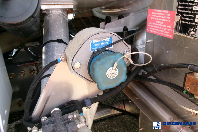 Truk tangki Renault Premium 270 4x2 fuel tank 13.7 m3 / 4 comp: gambar 13 Truk tangki Renault Premium 270 4x2 fuel tank 13.7 m3 / 4 comp: gambar 13