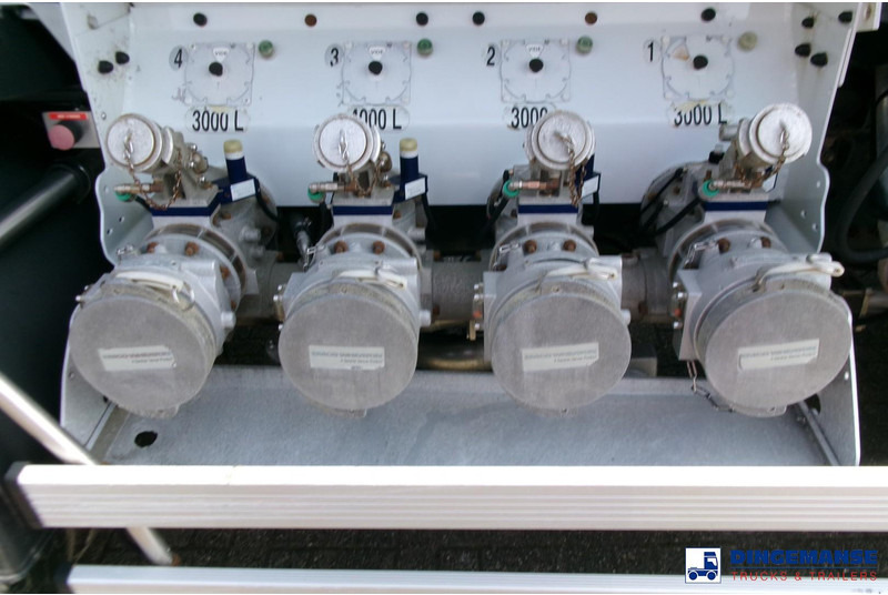 Truk tangki Renault Premium 270 4x2 fuel tank 13.7 m3 / 4 comp: gambar 10 Truk tangki Renault Premium 270 4x2 fuel tank 13.7 m3 / 4 comp: gambar 10