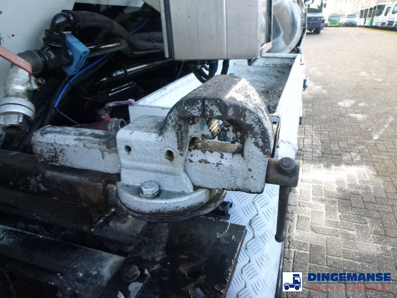 Truk vakum Scania P124-420 6x2 vacuum tank 10.5 m3: gambar 20