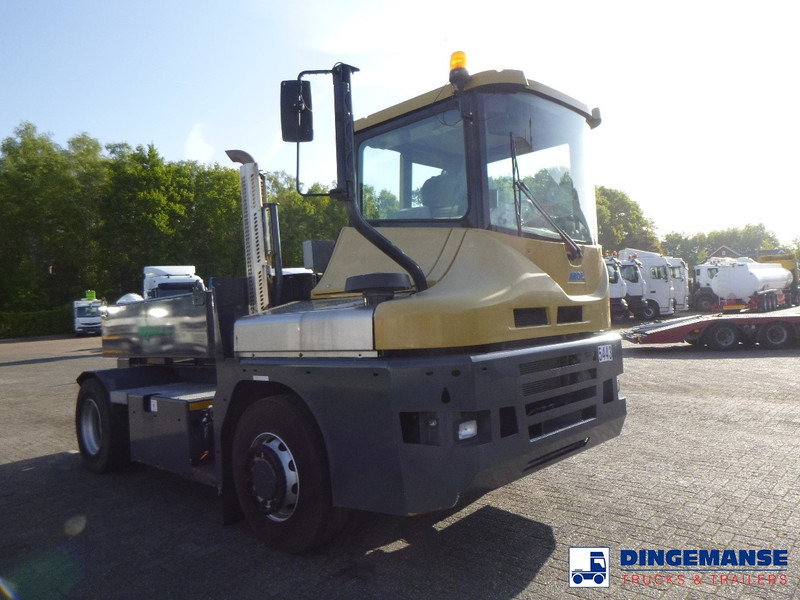 MOL RM 255 4X4 terminal drawbar tractor 150 ton - Tractor head: gambar 2 MOL RM 255 4X4 terminal drawbar tractor 150 ton - Tractor head: gambar 2