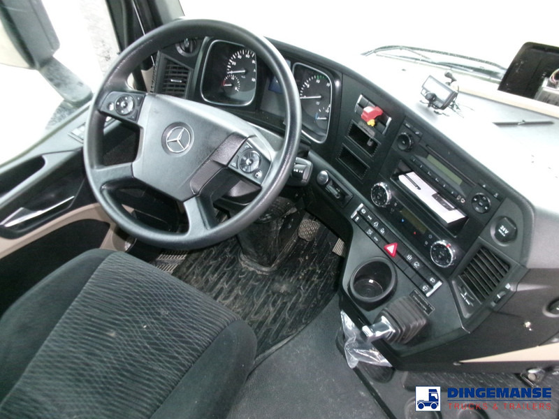 Interior photo 3: Tractor head Mercedes-Benz Actros 1843 4x2 Euro 6 + ADR