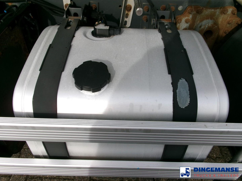 Volvo FE 280 4X2 fuel tank 13.6 m3 / 4 comp / ADR 07/07/24 - Truk tangki: gambar 5 Volvo FE 280 4X2 fuel tank 13.6 m3 / 4 comp / ADR 07/07/24 - Truk tangki: gambar 5