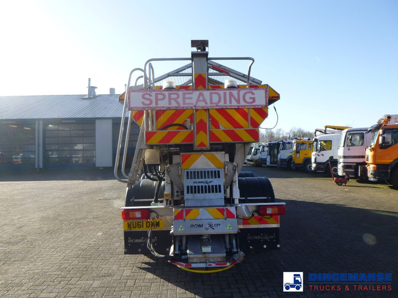 Volvo FE 340 6x4 RHD salt spreader / gritter - Truk bajak salju: gambar 5 Volvo FE 340 6x4 RHD salt spreader / gritter - Truk bajak salju: gambar 5