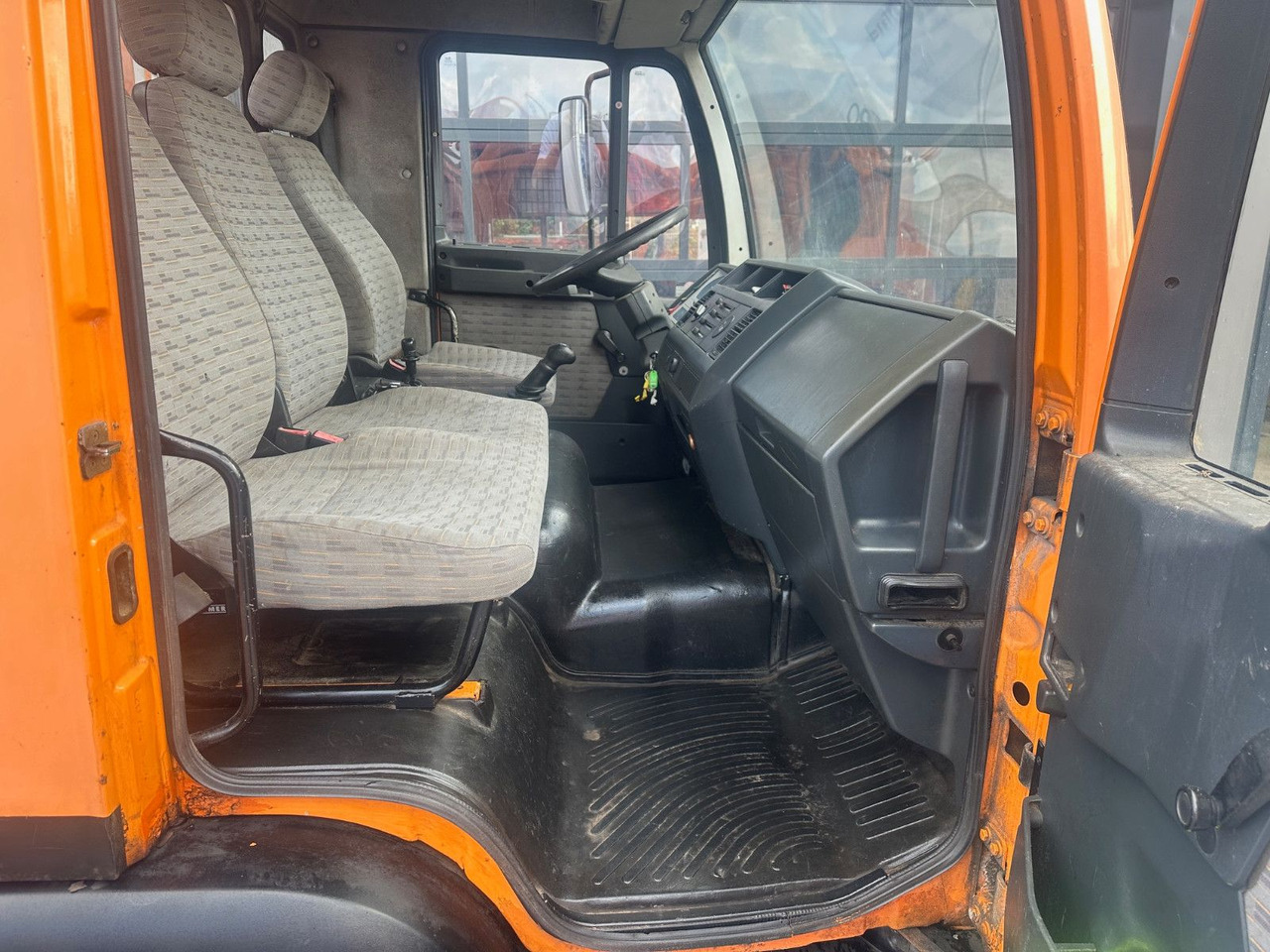 MAN 8.163 Pritsche - Truk flatbed: gambar 5 MAN 8.163 Pritsche - Truk flatbed: gambar 5