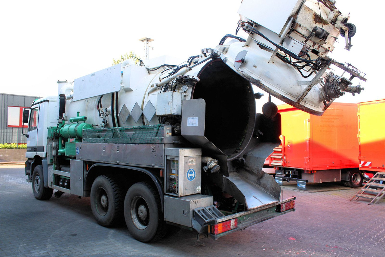 Mercedes-Benz Actros 3335 6x4 Kroll 13m³ HD-Kombi ADR/GGVS V2A - Truk vakum: gambar 2 Mercedes-Benz Actros 3335 6x4 Kroll 13m³ HD-Kombi ADR/GGVS V2A - Truk vakum: gambar 2