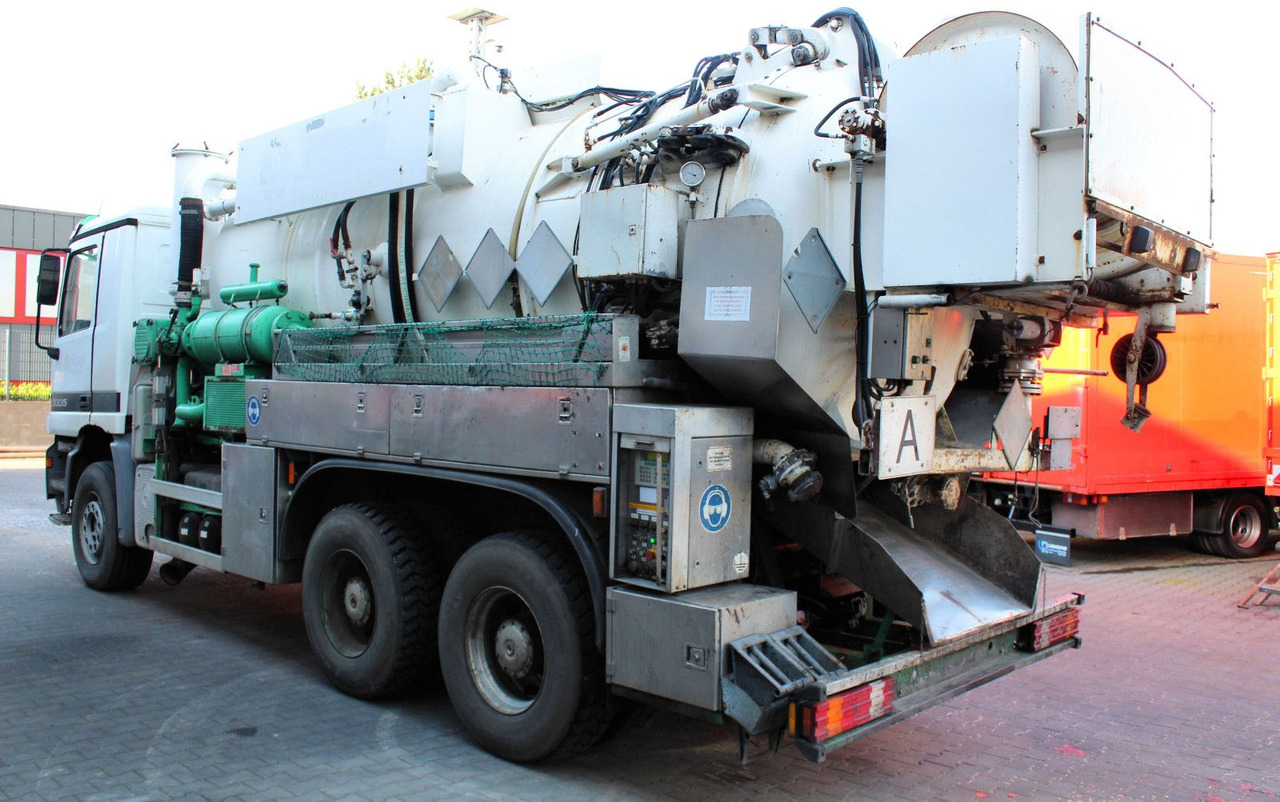 Mercedes-Benz Actros 3335 6x4 Kroll 13m³ HD-Kombi ADR/GGVS V2A - Truk vakum: gambar 5 Mercedes-Benz Actros 3335 6x4 Kroll 13m³ HD-Kombi ADR/GGVS V2A - Truk vakum: gambar 5