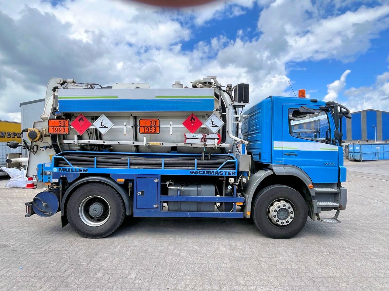 Mercedes-Benz Axor 1833 Müller 9,5m³ Saug u.Druck+HD-Spül +ADR - Truk vakum: gambar 1 Mercedes-Benz Axor 1833 Müller 9,5m³ Saug u.Druck+HD-Spül +ADR - Truk vakum: gambar 1