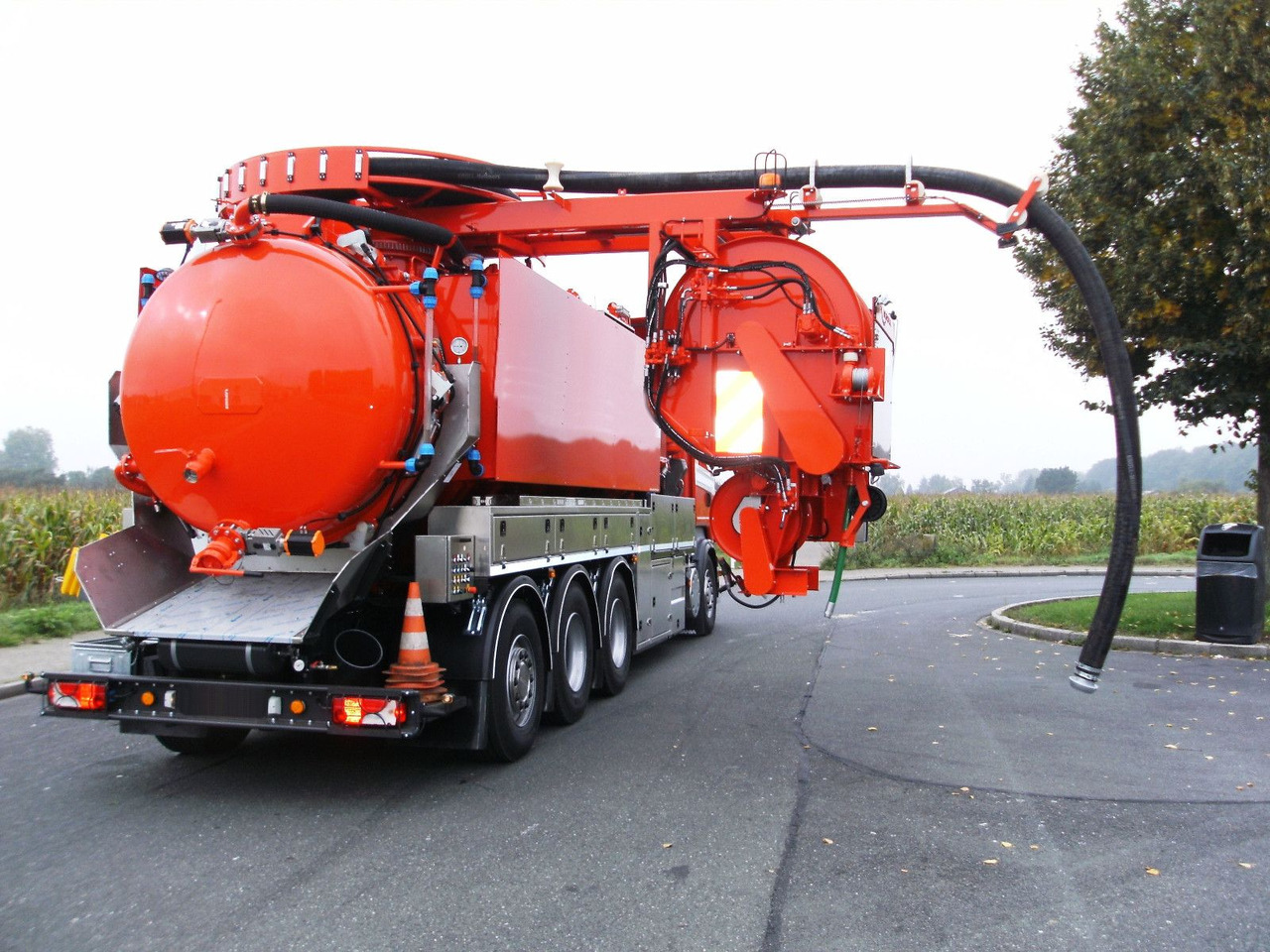 Scania R450 8x4 Kroll 19m³ W-Rückgewinner Kombi-HD +ADR - Truk vakum: gambar 3 Scania R450 8x4 Kroll 19m³ W-Rückgewinner Kombi-HD +ADR - Truk vakum: gambar 3