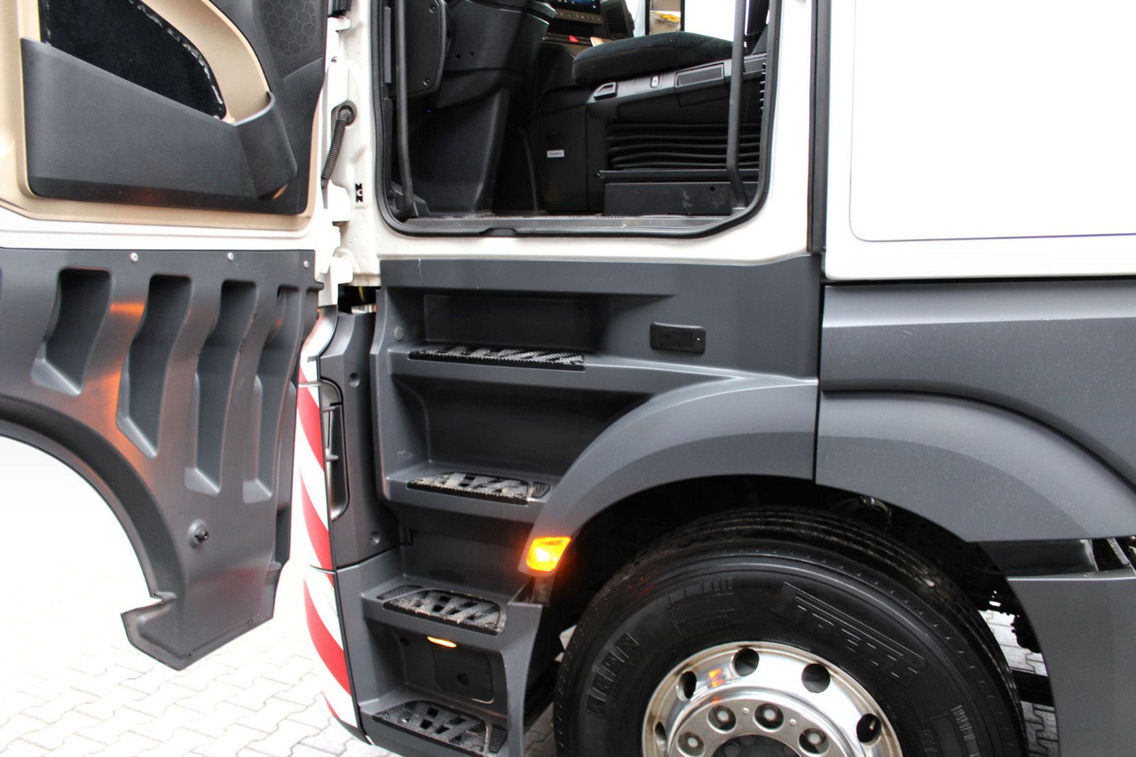 Mercedes-Benz Actros 2551 6x2 BigSpace 68 to Schwerlast + LIFT - Tractor head: gambar 5 Mercedes-Benz Actros 2551 6x2 BigSpace 68 to Schwerlast + LIFT - Tractor head: gambar 5