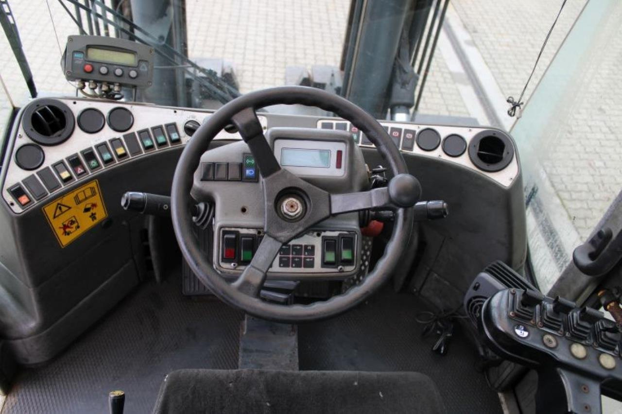 Kalmar DCD160-12 - Forklift diesel: gambar 4 Kalmar DCD160-12 - Forklift diesel: gambar 4
