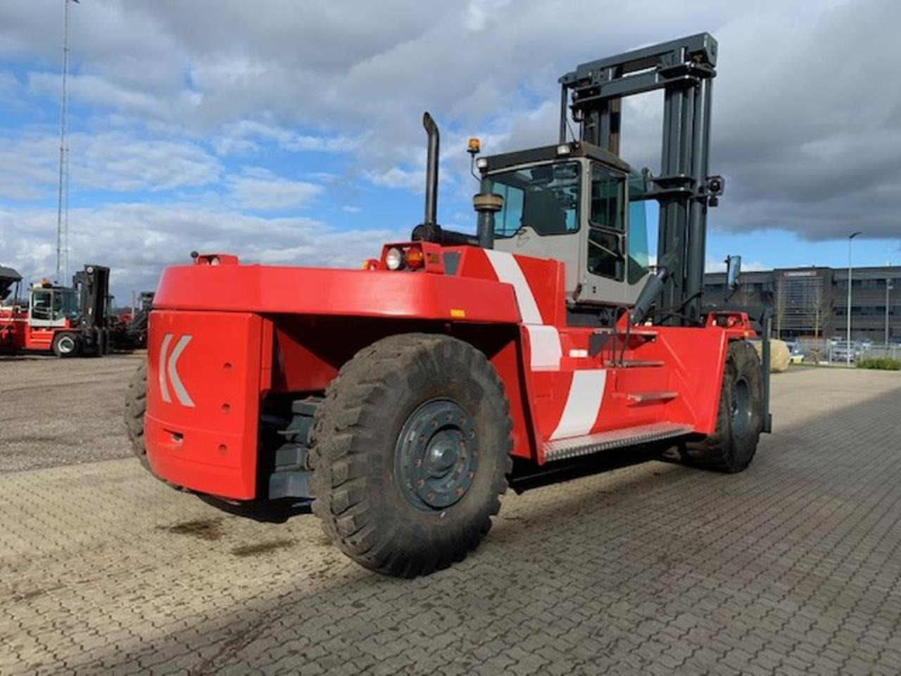 Kalmar DCD320-12LB - Forklift diesel: gambar 3 Kalmar DCD320-12LB - Forklift diesel: gambar 3