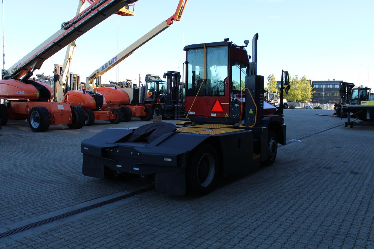 Kalmar T2I 4X2 - Traktor terminal: gambar 3 Kalmar T2I 4X2 - Traktor terminal: gambar 3