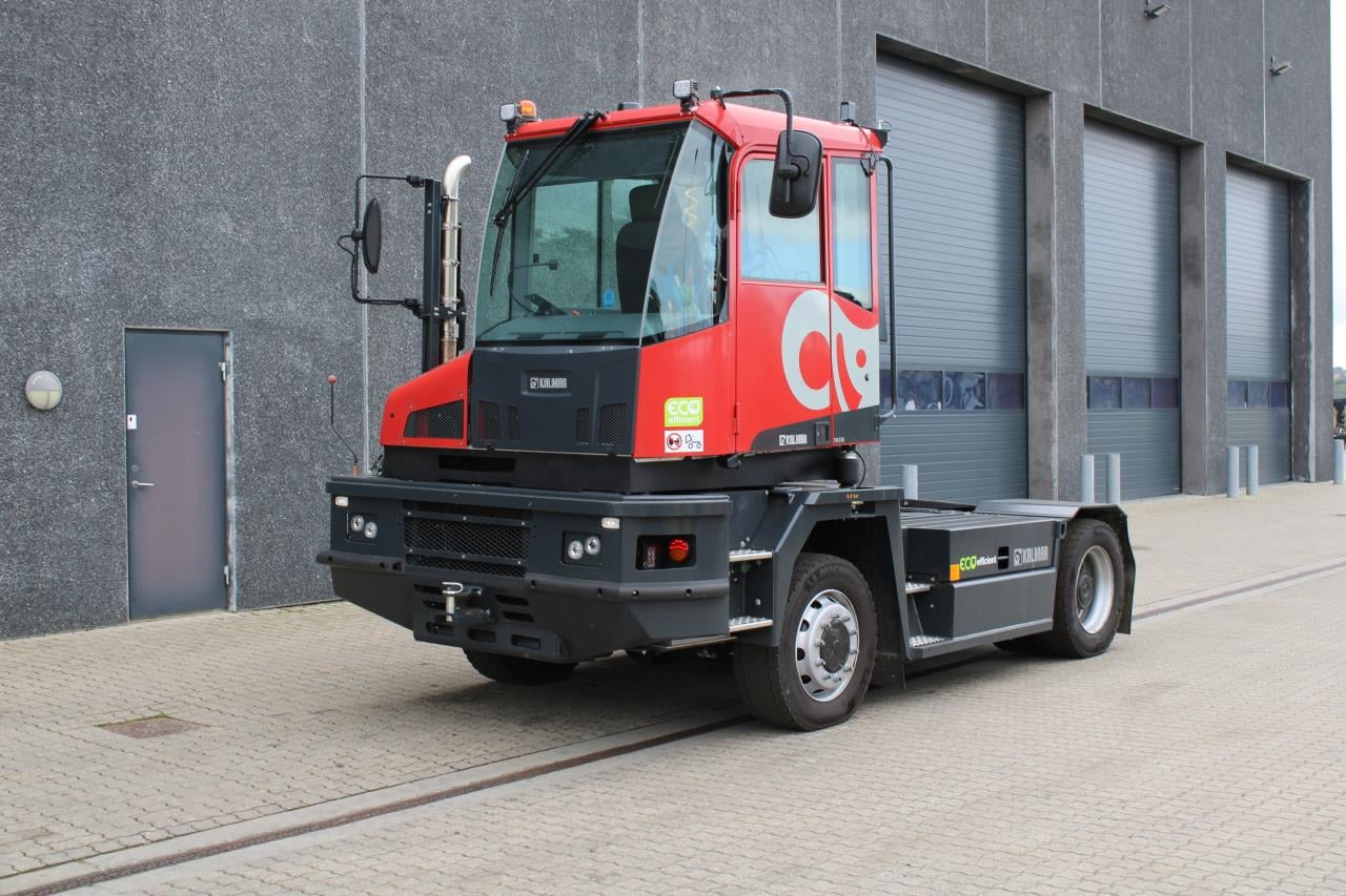 Kalmar TRL618I 4X4 - Traktor terminal: gambar 2 Kalmar TRL618I 4X4 - Traktor terminal: gambar 2