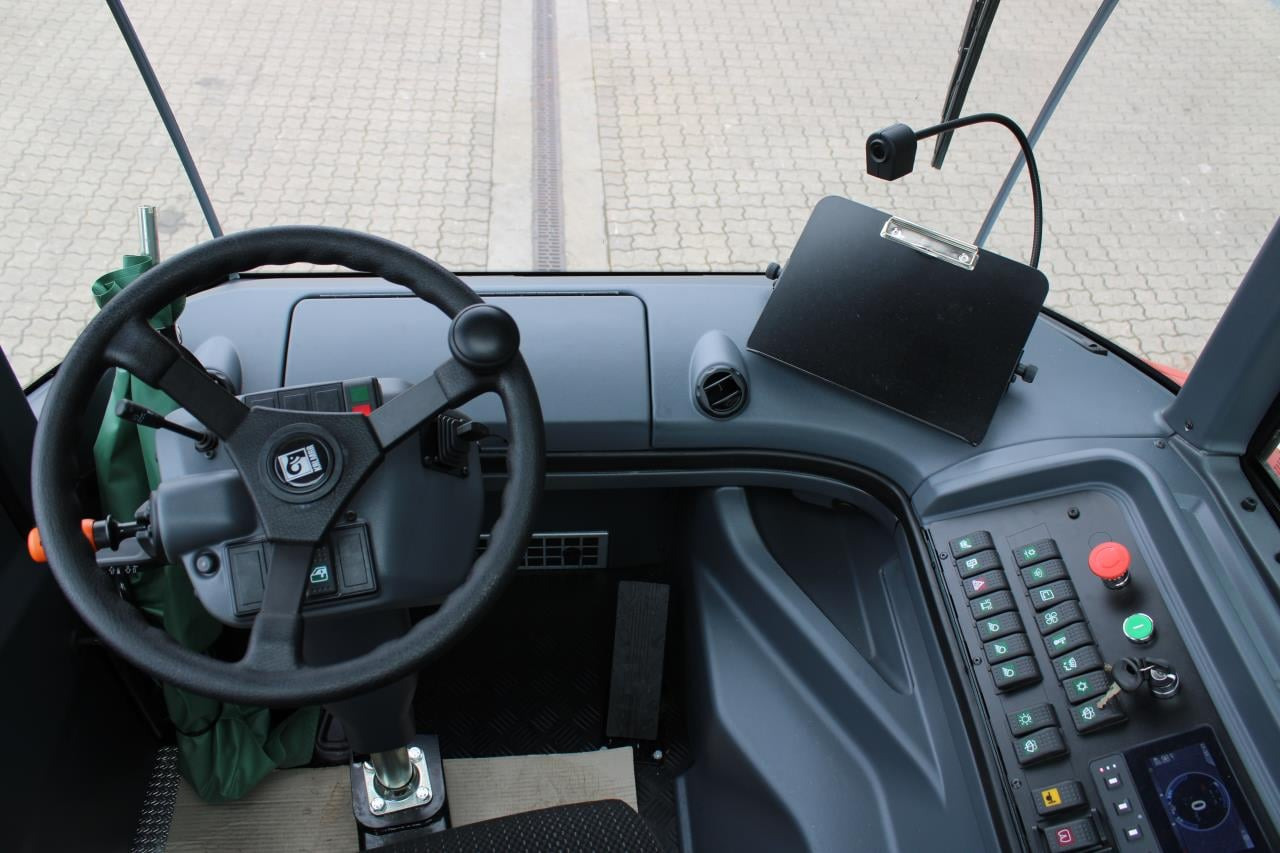 Kalmar TRL618I 4X4 - Traktor terminal: gambar 4 Kalmar TRL618I 4X4 - Traktor terminal: gambar 4