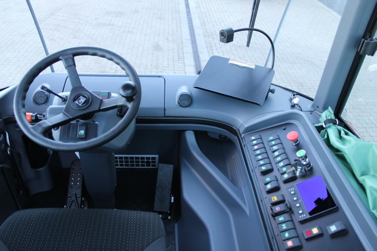 Kalmar TRL618I 4X4 - Traktor terminal: gambar 4 Kalmar TRL618I 4X4 - Traktor terminal: gambar 4