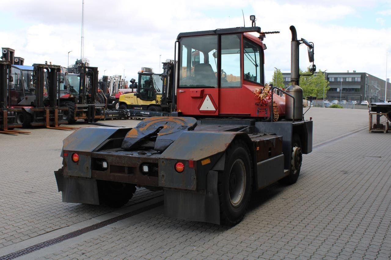 Kalmar TT618I - Traktor terminal: gambar 3 Kalmar TT618I - Traktor terminal: gambar 3