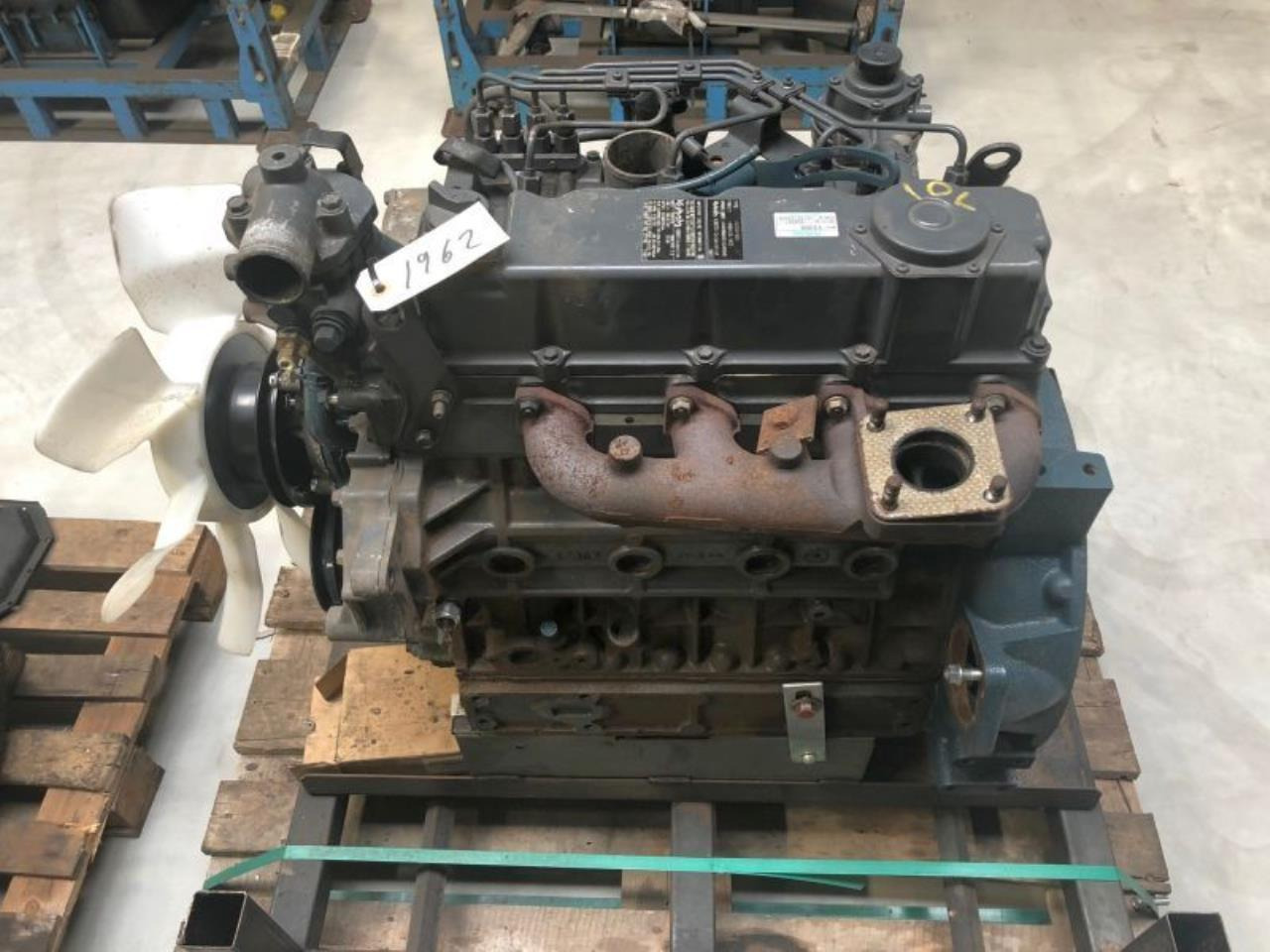 Kubota V3300-EU3 - Mesin: gambar 2 Kubota V3300-EU3 - Mesin: gambar 2