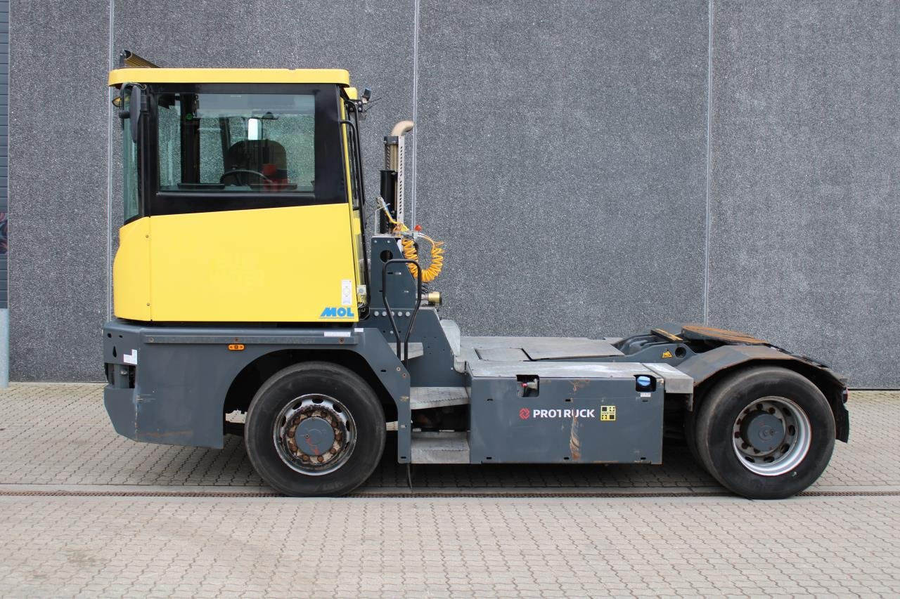 MOL RM255 4X4 - Traktor terminal: gambar 1 MOL RM255 4X4 - Traktor terminal: gambar 1