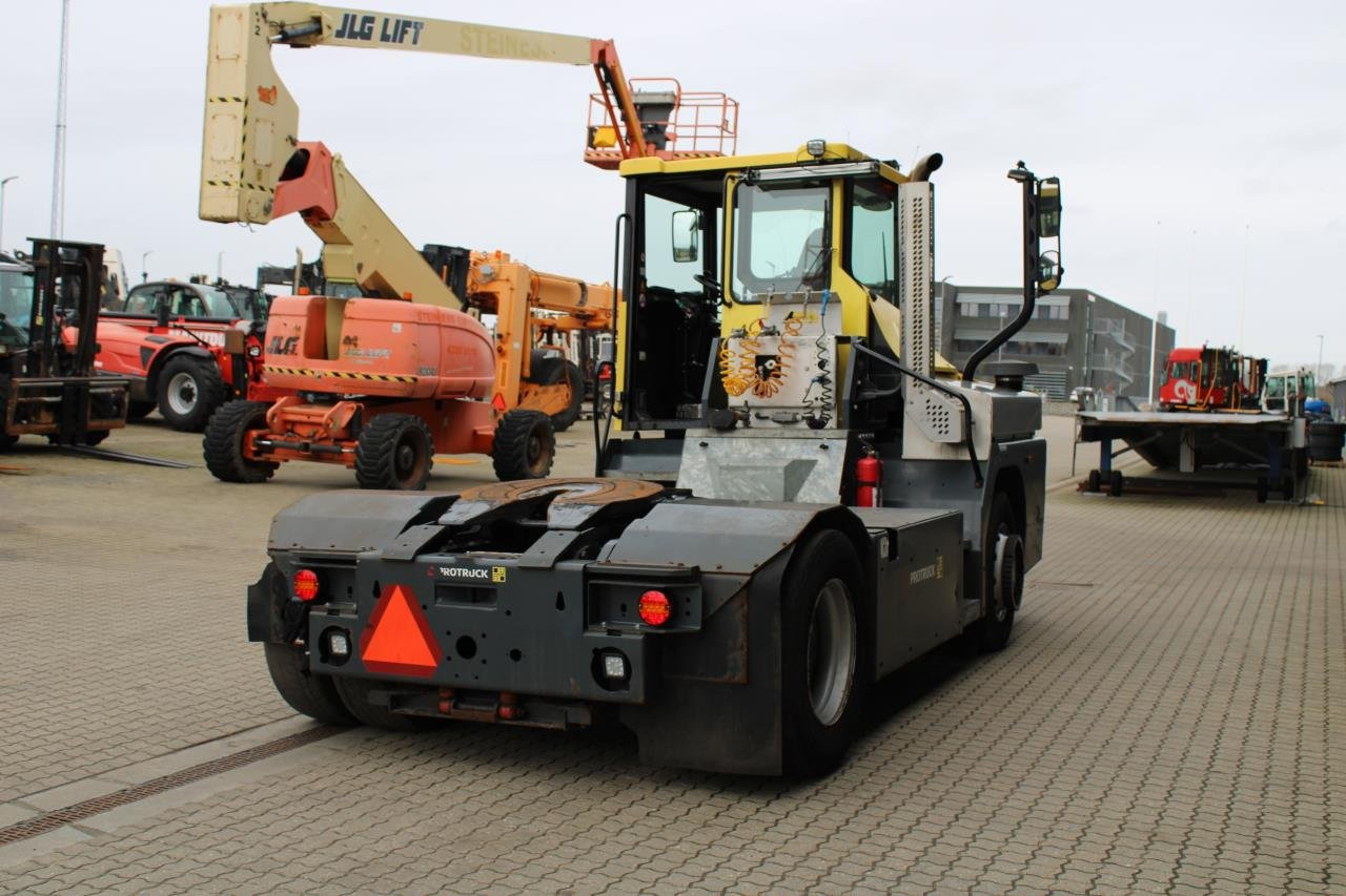 MOL RM255 4X4 - Traktor terminal: gambar 3 MOL RM255 4X4 - Traktor terminal: gambar 3