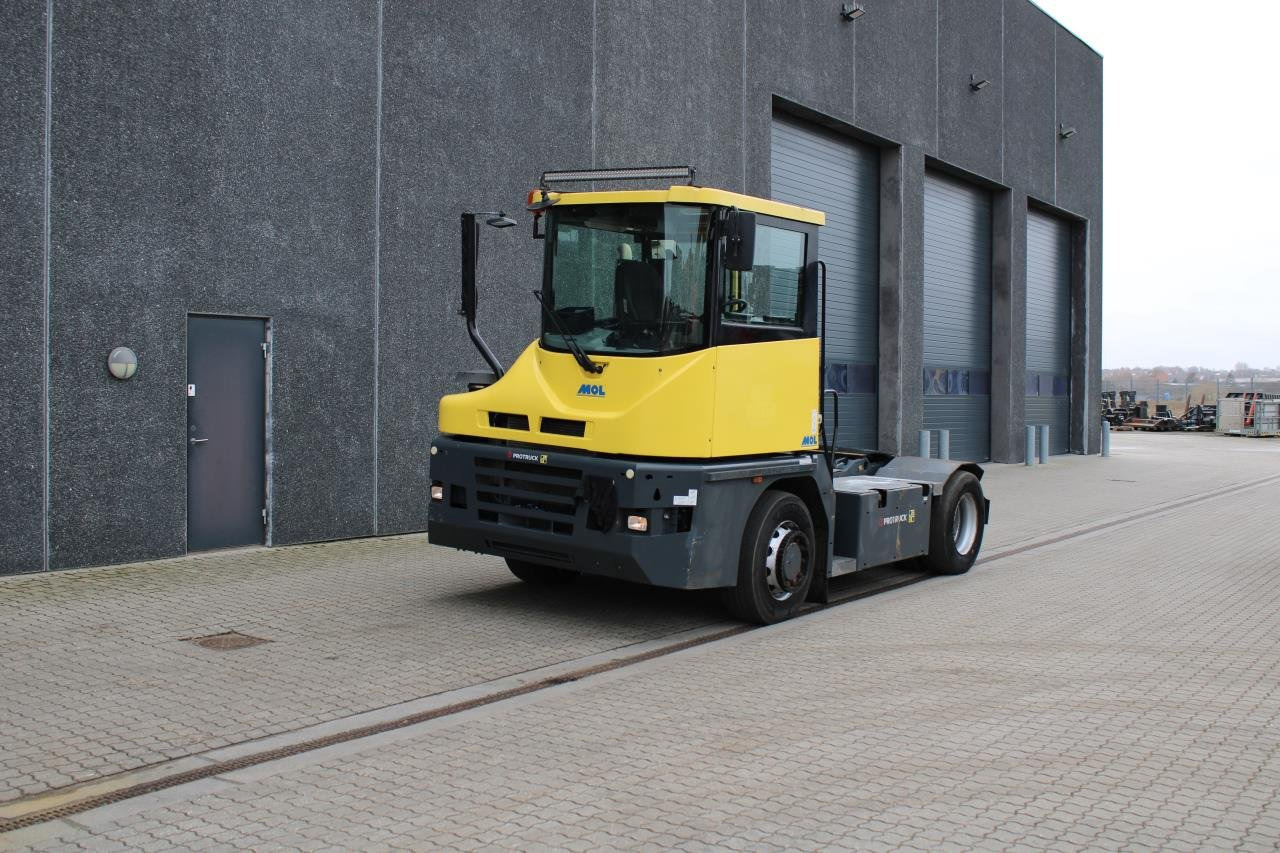 MOL RM255 4X4 - Traktor terminal: gambar 2 MOL RM255 4X4 - Traktor terminal: gambar 2