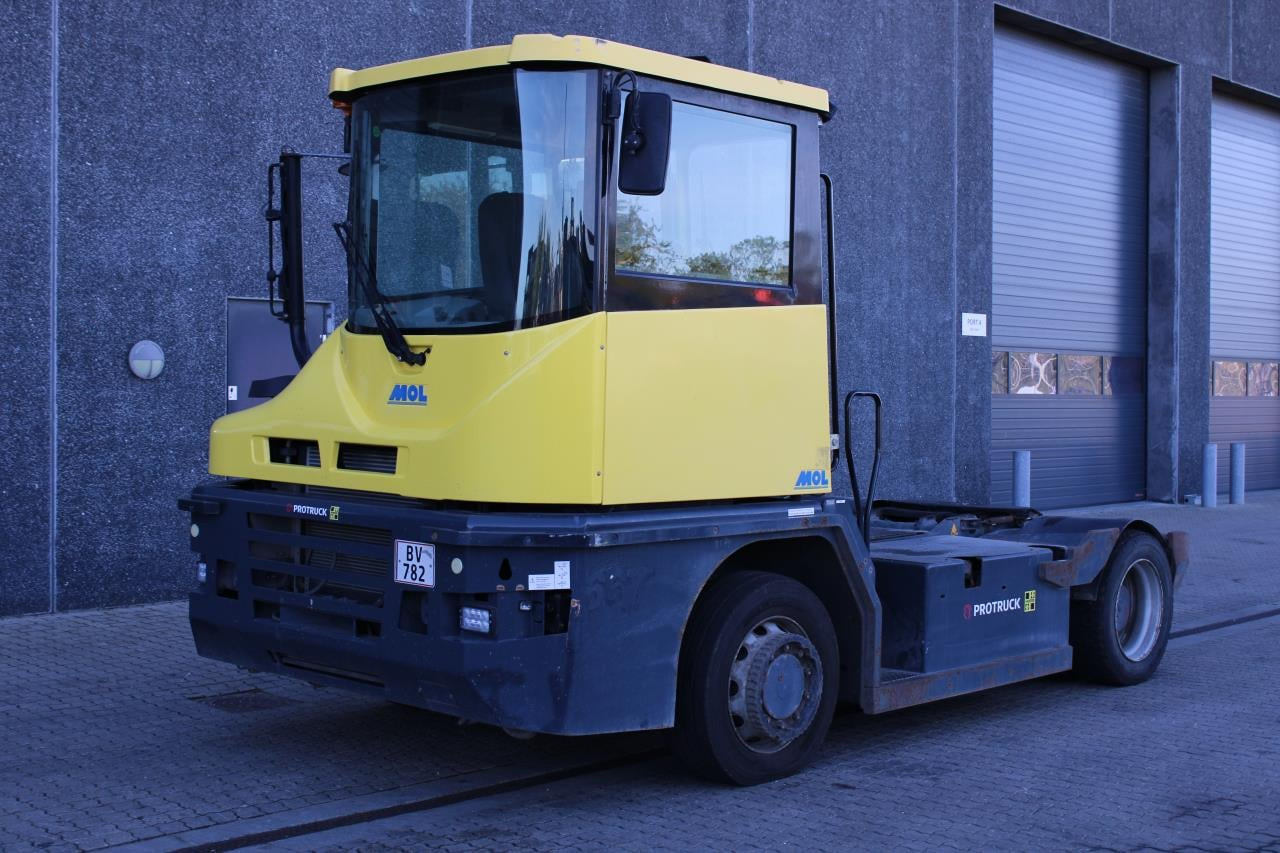 MOL RM255 4X4 - Traktor terminal: gambar 2 MOL RM255 4X4 - Traktor terminal: gambar 2