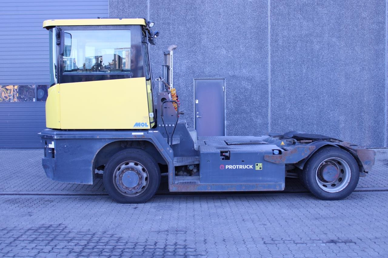 MOL RM255 4X4 - Traktor terminal: gambar 1 MOL RM255 4X4 - Traktor terminal: gambar 1