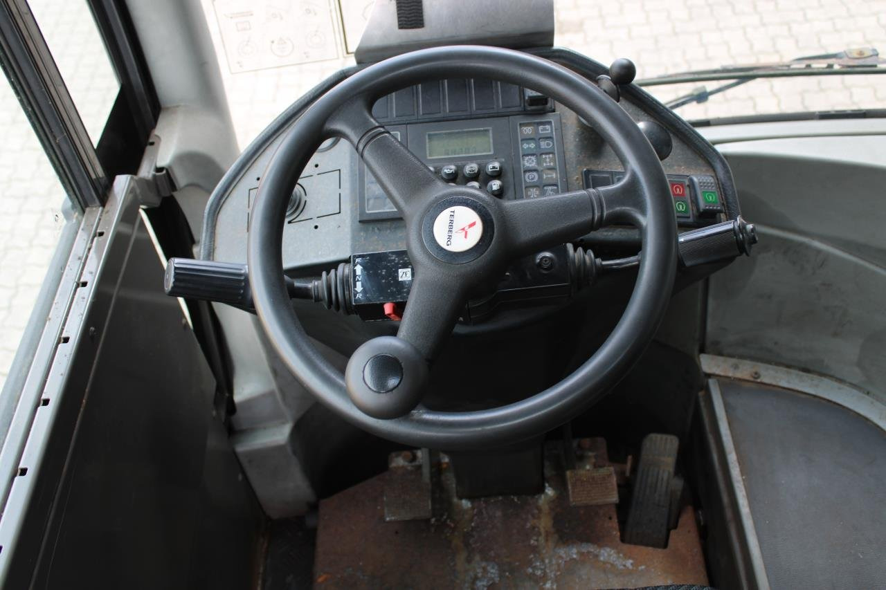 Terberg RT222 - Traktor terminal: gambar 4 Terberg RT222 - Traktor terminal: gambar 4