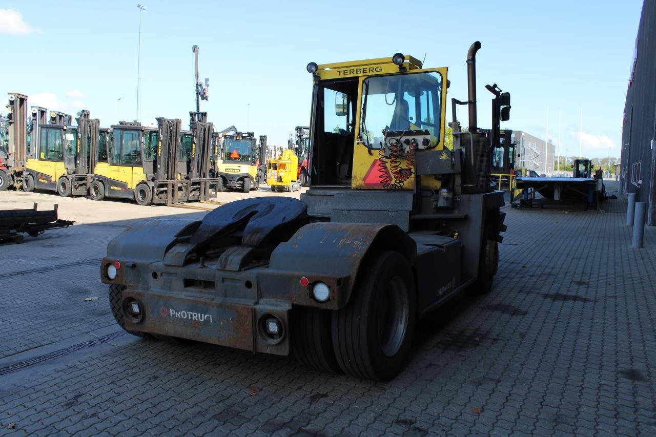 Terberg RT282 - Traktor terminal: gambar 3 Terberg RT282 - Traktor terminal: gambar 3