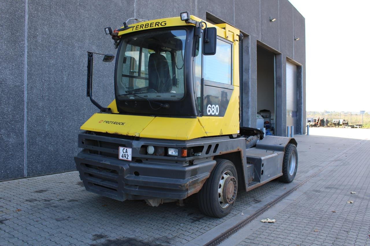 Terberg RT282 - Traktor terminal: gambar 2 Terberg RT282 - Traktor terminal: gambar 2