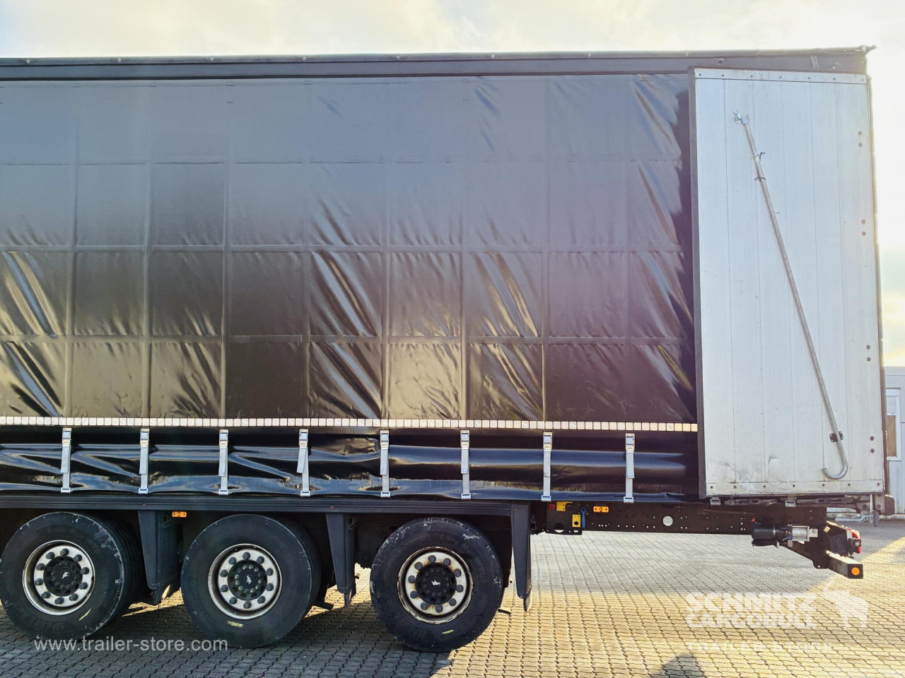 SCHMITZ Auflieger Curtainsider Mega - Semi-trailer dengan terpal samping: gambar 4 SCHMITZ Auflieger Curtainsider Mega - Semi-trailer dengan terpal samping: gambar 4
