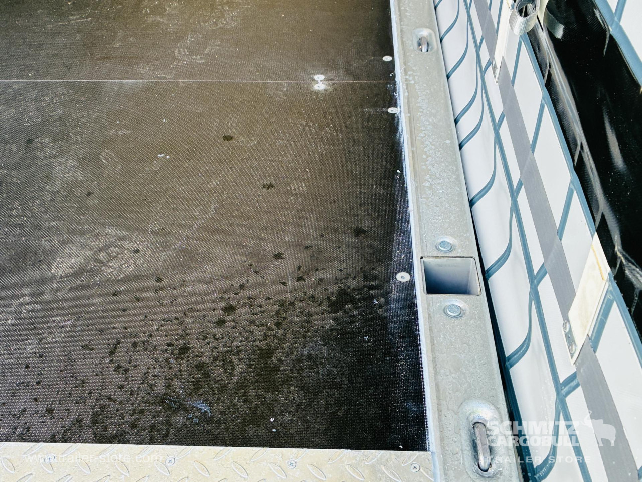 SCHMITZ Auflieger Curtainsider Mega - Semi-trailer dengan terpal samping: gambar 2 SCHMITZ Auflieger Curtainsider Mega - Semi-trailer dengan terpal samping: gambar 2